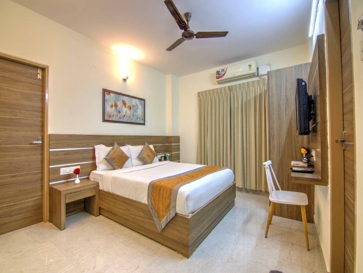 Sunshine Suites Grand Deluxe Bengaluru Kültér fotó